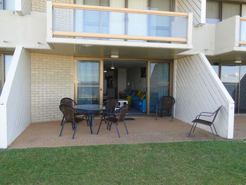 4 'Harbourside' 3-7 Soldiers Point Road - Ground Floor On The Waterfront - E Caravan Parks 3