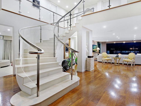 4.5 Million Dollar Dream Mansion In Surfers Paradise - E Caravan Parks 2