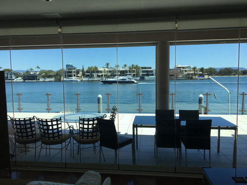 4.5 Million Dollar Dream Mansion In Surfers Paradise - E Caravan Parks 1