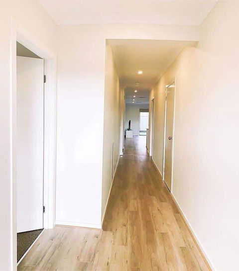 4Bed 2Bath Cozy Guesthouse In Tarneit - E Caravan Parks 3