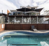 5 bedroom with POOL and Studio Vues Relaxantes - E Caravan Parks
