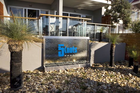 5 Knots Metung - E Caravan Parks 0