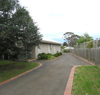 5 Little Penguin Crt Cowes - Cottage near the Beach - E Caravan Parks