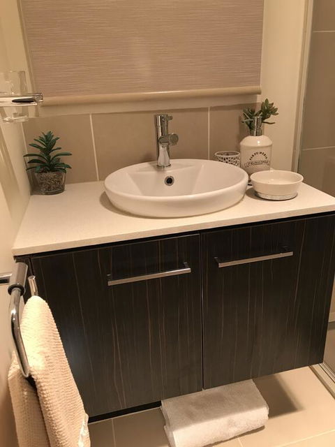 5 Star Room With Own Bathroom - Singles, Couples, Families Or Executives - E Caravan Parks 3
