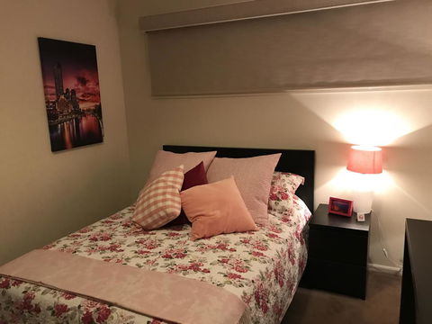 5 Star Room With Own Bathroom - Singles, Couples, Families Or Executives - E Caravan Parks 0