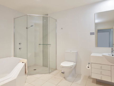 516 'Oaks Pacific Blue', 265 Sandy Point Road- Private Pool, Aircon, WIFI - E Caravan Parks 2