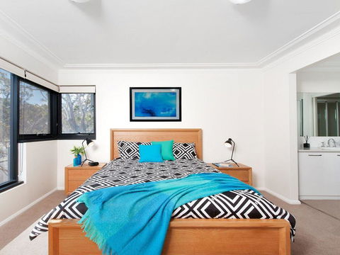 6 'FLORENTINE', 11 COLUMBIA CLOSE - STUNNING UNIT WITH SENSATIONAL VIEWS - E Caravan Parks 3