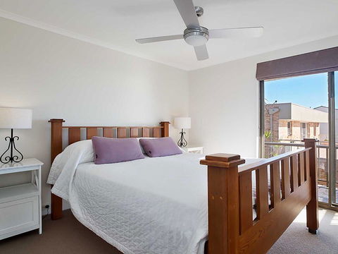 6 'Skyline' 12 Thurlow Avenue - Foxtel & Aircon - E Caravan Parks 2