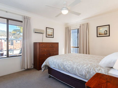 6 'Tradewinds' 110 Victoria Parade - Excellent CBD Location With Water Views - E Caravan Parks 3