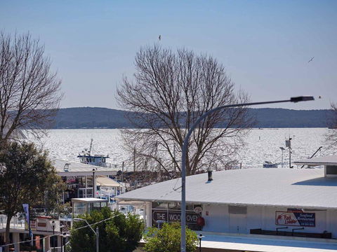 6 'Tradewinds' 110 Victoria Parade - Excellent CBD Location With Water Views - E Caravan Parks 0