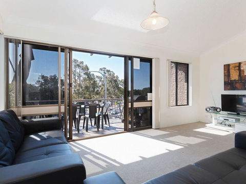 6 'Tradewinds' 110 Victoria Parade - Excellent CBD Location With Water Views - E Caravan Parks 2