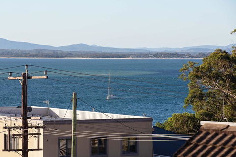 7 'BELLEVUE' 4 DONALD STREET - RENOVATED UNIT WITH AIR CON, VIEWS & CENTRAL TO CBD - E Caravan Parks 0