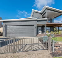 7 Graydens Road Ventnor with Spectacular views - E Caravan Parks