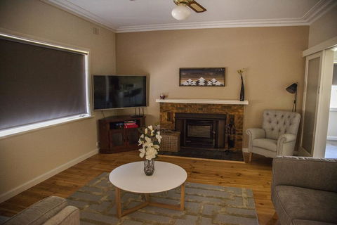 725 Myrtleford-Yackandandah Road - E Caravan Parks 2