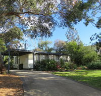 8 Ophir Ave Ventnor - E Caravan Parks