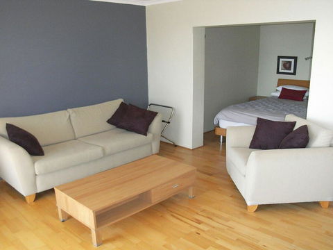 9 'Blue Vista', 13 Victoria Parade - Studio With Stunning Views - E Caravan Parks 2