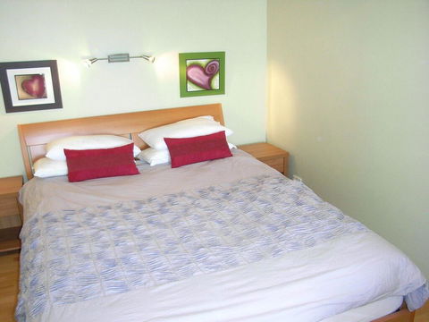 9 'Blue Vista', 13 Victoria Parade - Studio With Stunning Views - E Caravan Parks 3
