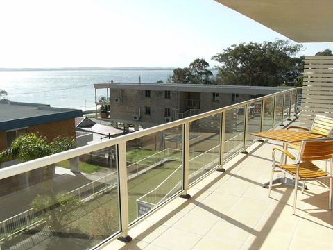 9 'Blue Vista', 13 Victoria Parade - Studio With Stunning Views - E Caravan Parks 1