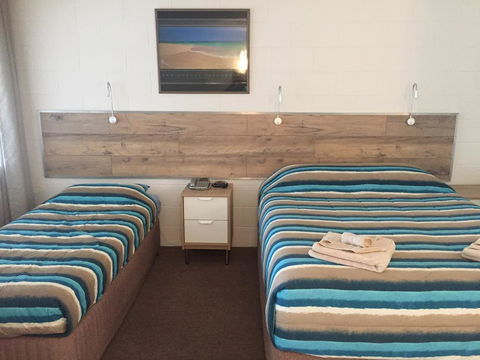 A & A Motel - E Caravan Parks 3