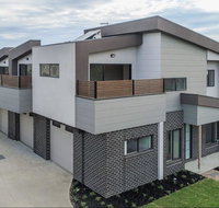 A brand new private townhouse - E Caravan Parks