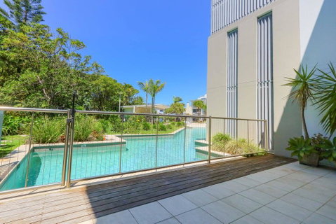 A Deluxe Swim Up - Drift Apartments South - E Caravan Parks 1