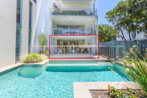 A Deluxe Swim Up - Drift Apartments South - E Caravan Parks 0