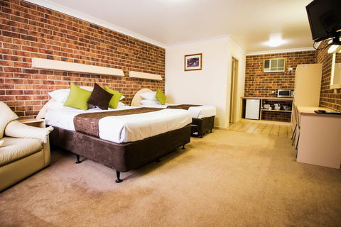 A Line Motel - E Caravan Parks 1