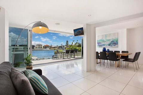 A PERFECT STAY - Casa Grande On The Water - E Caravan Parks 1