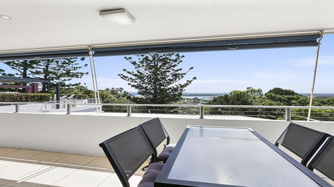 A Stylish Apartment With Noosa Views! - Unit 6 Yaringa 29 Noosa Drive - E Caravan Parks 0