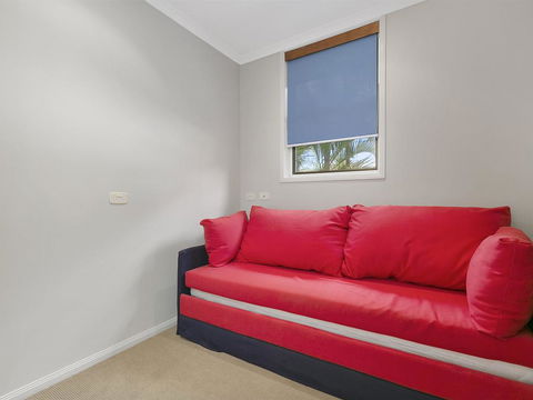 A Superb Location For Enjoying The Best Of Noosa - Unit 2/69 Noosa Parade - E Caravan Parks 2