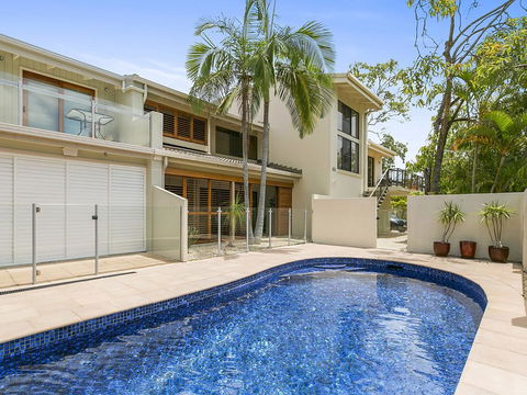 A Superb Location For Enjoying The Best Of Noosa - Unit 2/69 Noosa Parade - E Caravan Parks 0