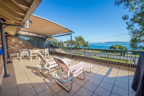 A Yachtsmans Rest, Unit 4/37 Victoria Parade - E Caravan Parks 0