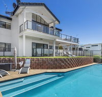 Above and Beyond - Beautiful Home with Pool - E Caravan Parks