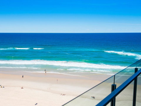 Absolute Beachfront In The Heart Of Surfers Paradi - E Caravan Parks 1