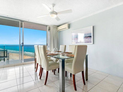 Absolute Beachfront In The Heart Of Surfers Paradi - E Caravan Parks 3
