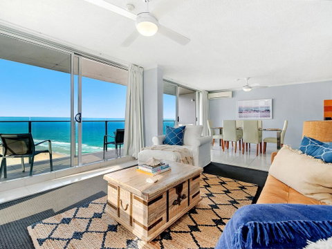Absolute Beachfront In The Heart Of Surfers Paradi - E Caravan Parks 0