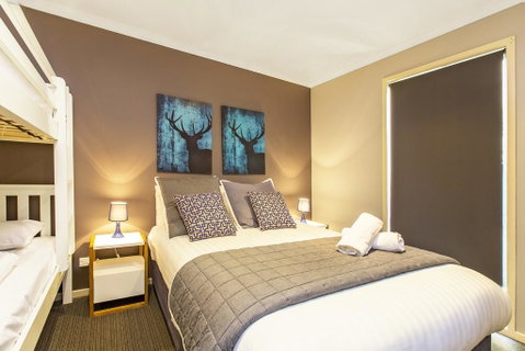 Acacia 2 - Luxurious Holiday Townhouse - E Caravan Parks 2