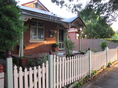 Acacia Cottage On Peel, Bathurst - E Caravan Parks 1