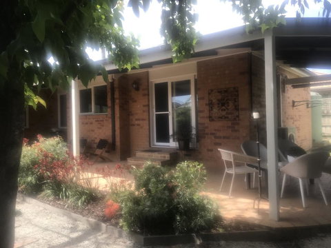 Acacia House - Central Healesville - Yarra Valley - E Caravan Parks 3