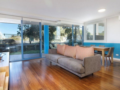 Across The Road From The Beach! - E Caravan Parks 0