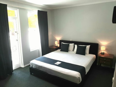 Adelaide Pulteney Motel - E Caravan Parks 1