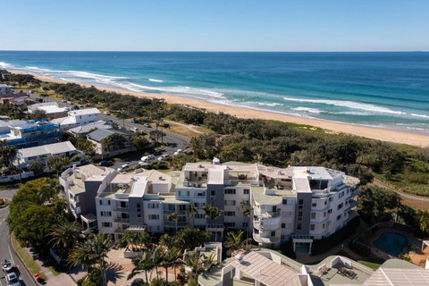 Direct Beach Access - Surfside Buddina Apt - E Caravan Parks 1