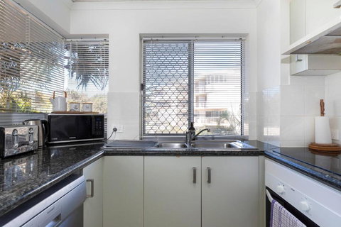 Direct Beach Access - Surfside Buddina Apt - E Caravan Parks 3