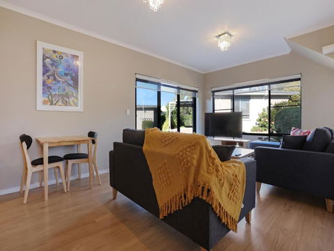 Eagle Heights Holiday Units - E Caravan Parks 2