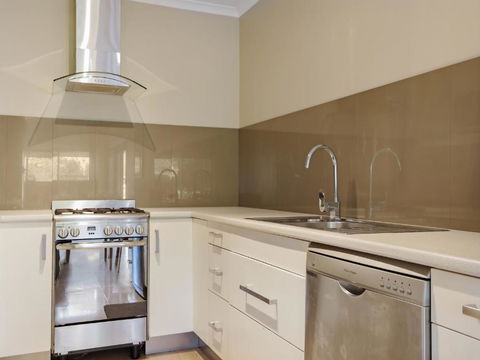 Eagle Heights Holiday Units - E Caravan Parks 3