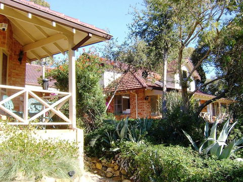 Eleebana Guest House - E Caravan Parks 1