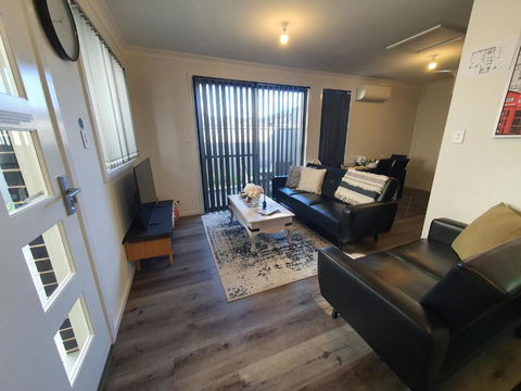 Entire 2br, Hideaway - E Caravan Parks 4
