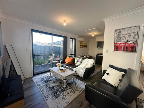 Entire 2br, Hideaway - E Caravan Parks 3