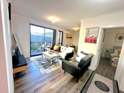 Entire 2br, Hideaway - E Caravan Parks 0