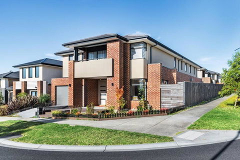 Entire Luxury House In Wantirna South - E Caravan Parks 0